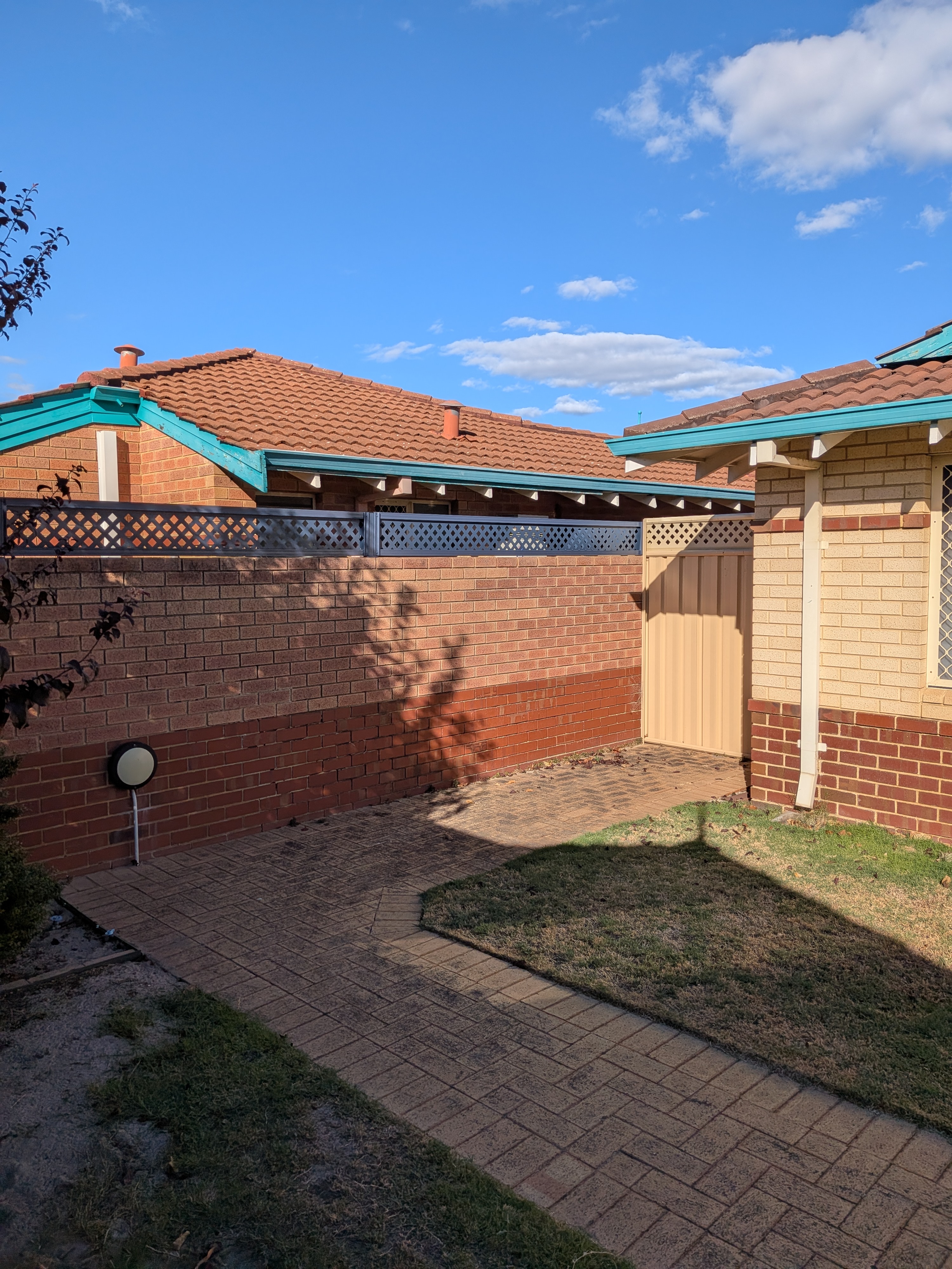 Blue Ocean diamond lattice fencing install