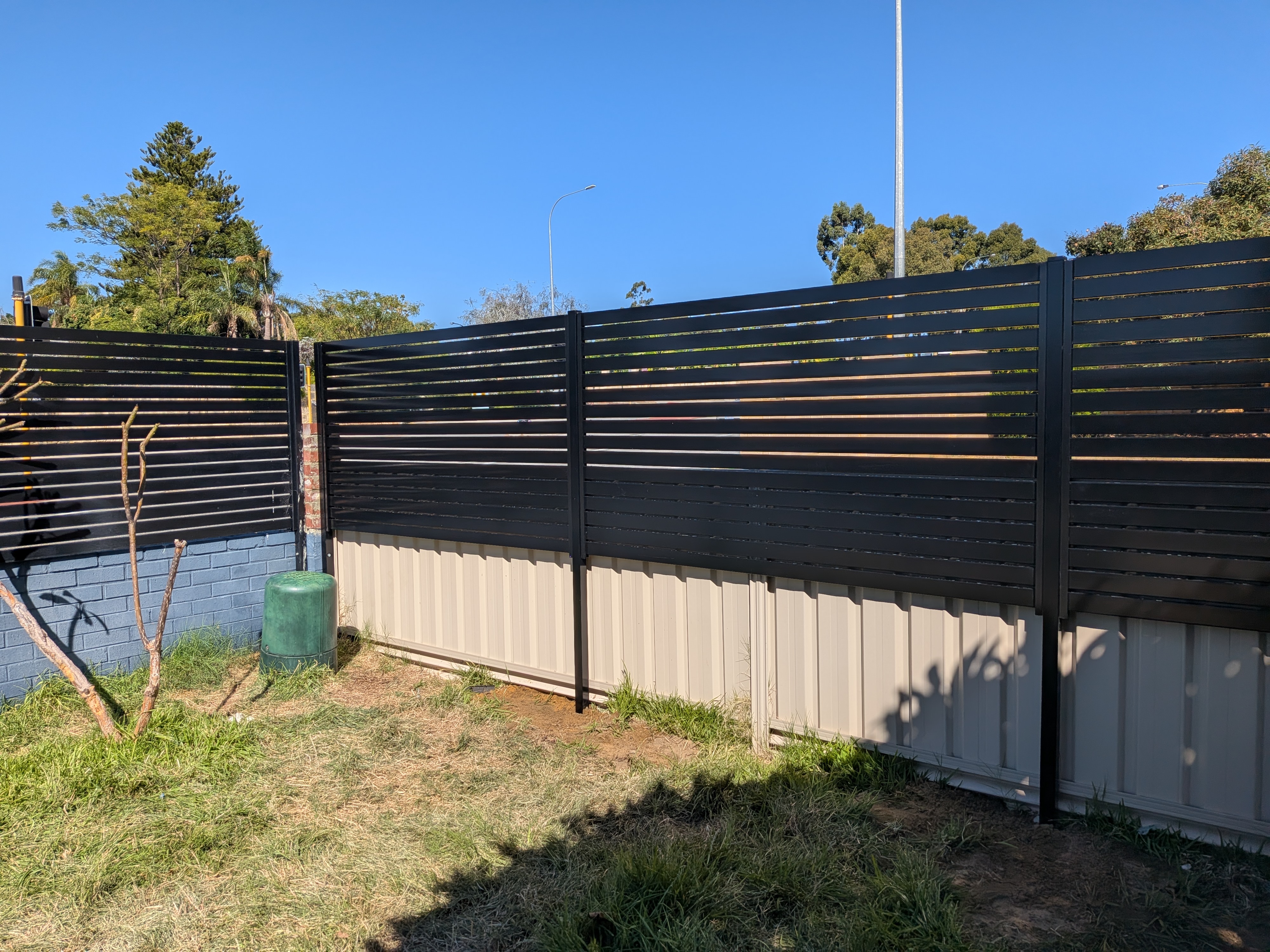 Completed Night Sky aluminium slat fence project